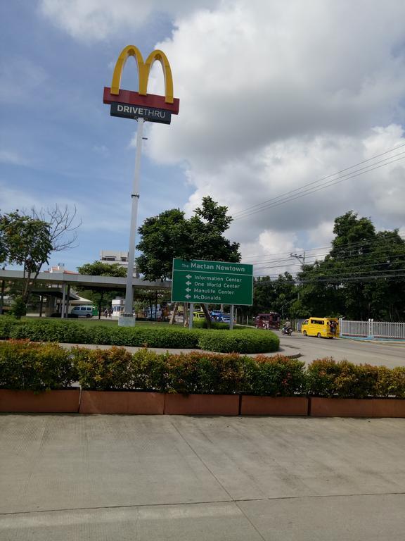 Mactan Newtown Condo Мактан Екстер'єр фото