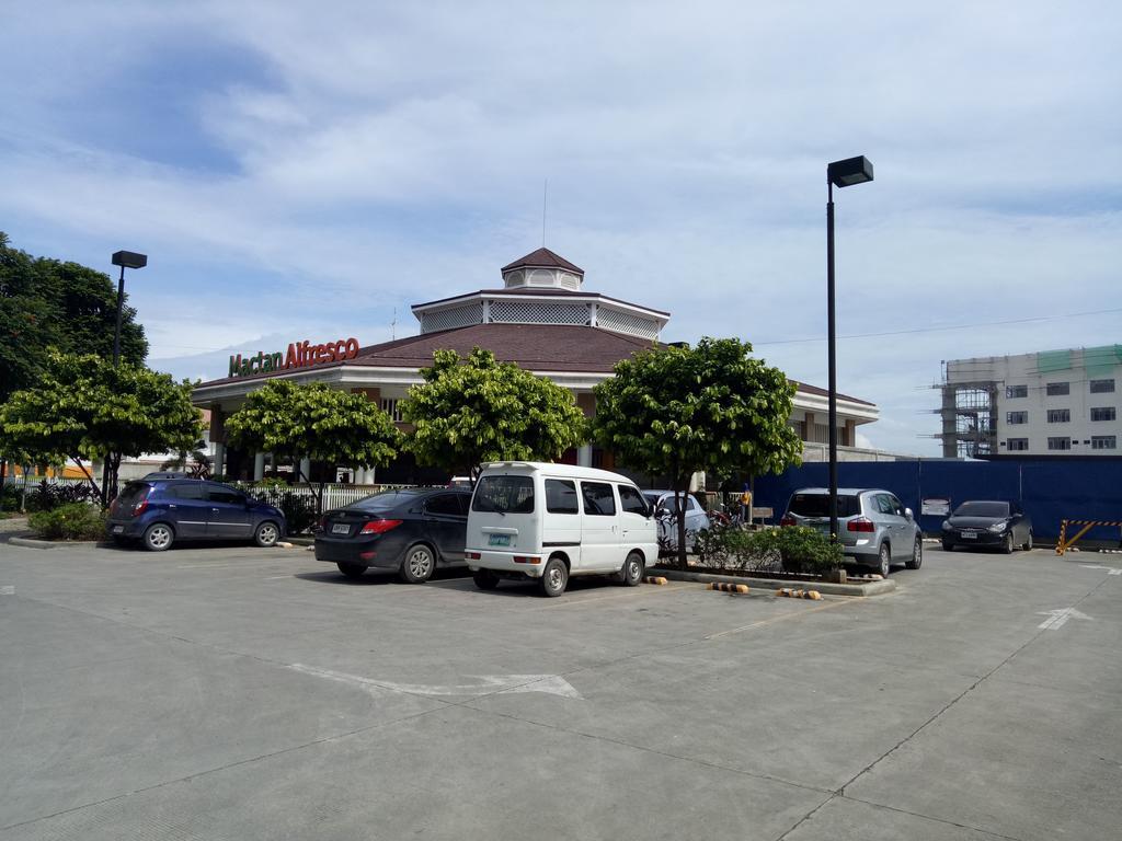 Mactan Newtown Condo Мактан Екстер'єр фото