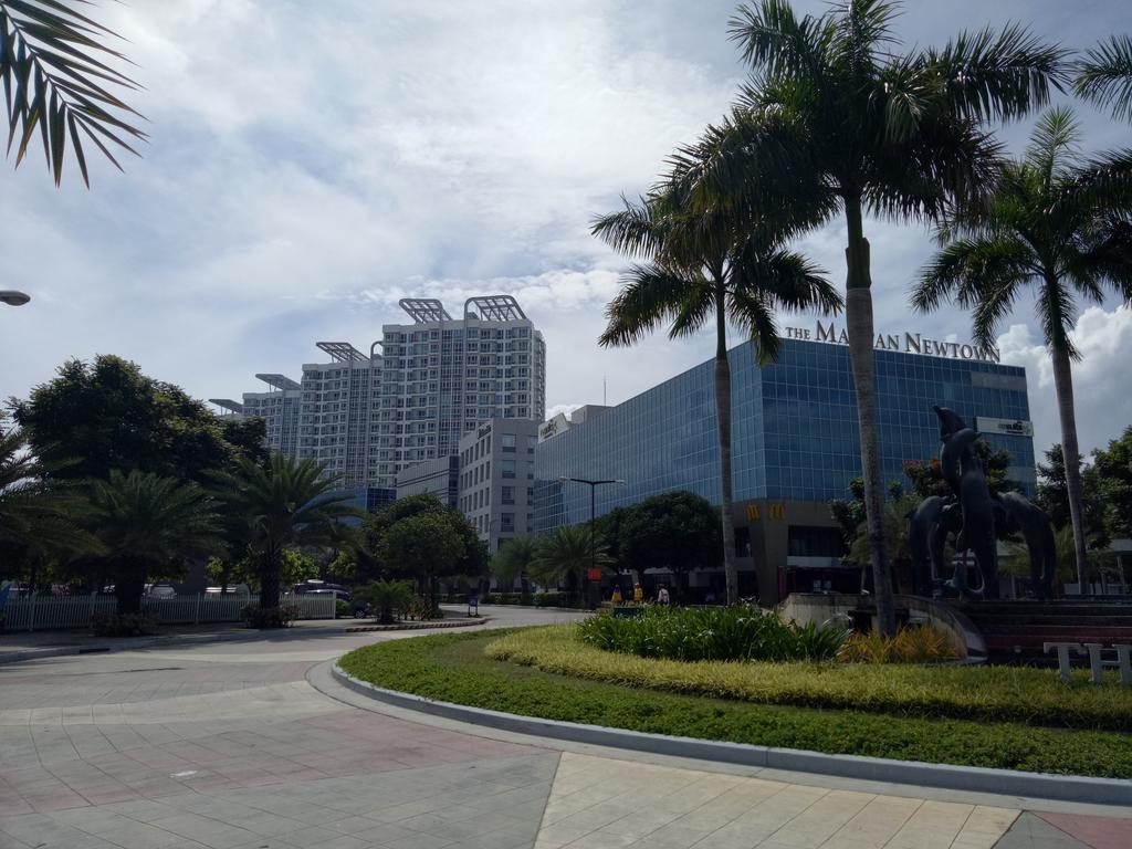 Mactan Newtown Condo Мактан Екстер'єр фото